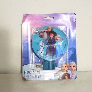 NIP disney frozen elsa & ana  plug in LED night light lamp